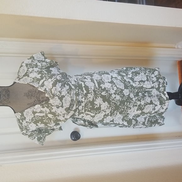 Wrap-around V-neck Floral Dress - Picture 3 of 5